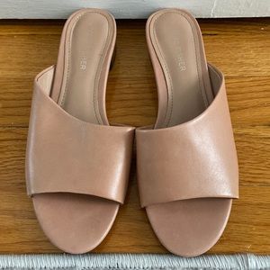 Nude Marc Fisher mules